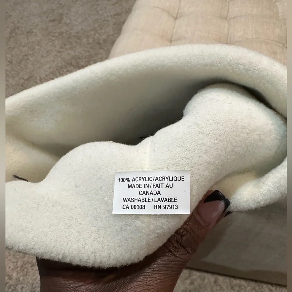 Black Canada Fleece-Lined Winter Beanie - NWOT